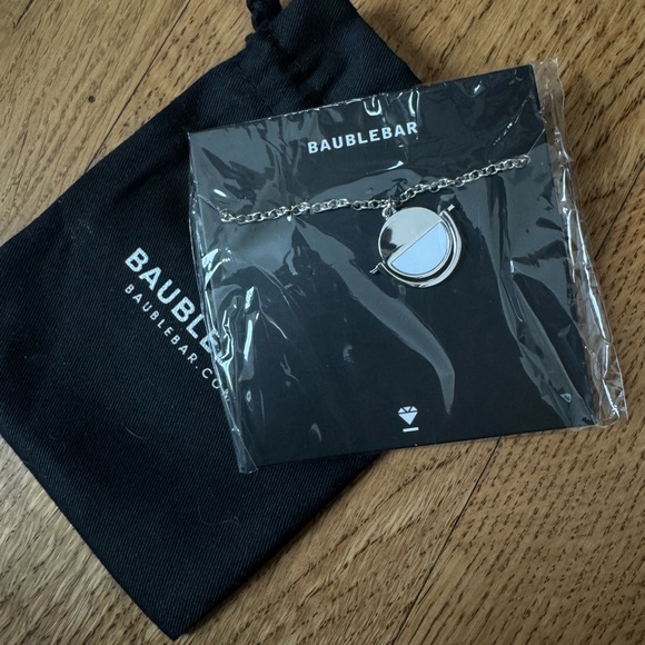 NWT Bauble Bar Snowfall Reversible Spinner Necklace - Picture 3 of 4